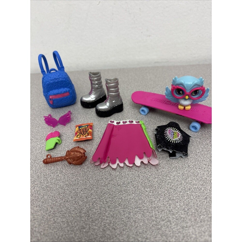 Monster High 2022 Ghoulia Yelps G3 Outfit, Shoes, Sir Hoots A Lot, Accessories